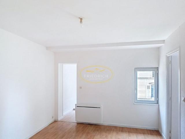 APPARTEMENT type F2 en cours de rénovation Quartier Vill