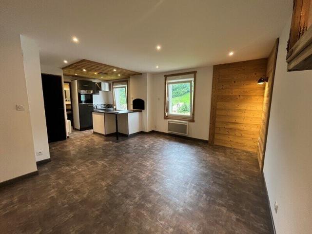 Appartement type F2 rénové à neuf proche centre et pistes