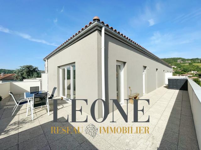 Appartement type rooftop 4 pièces avec terrasse de 50 m2 et double garage