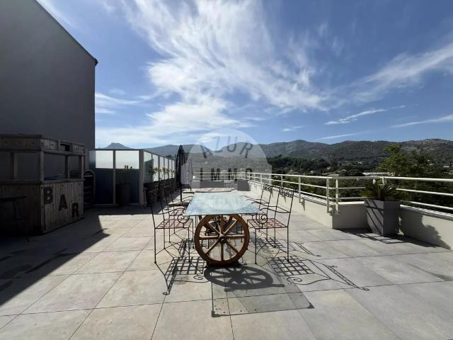 Appartement type 2 43m² en roof top avec terrasse de 84m² et stationnement en sous sol à louer