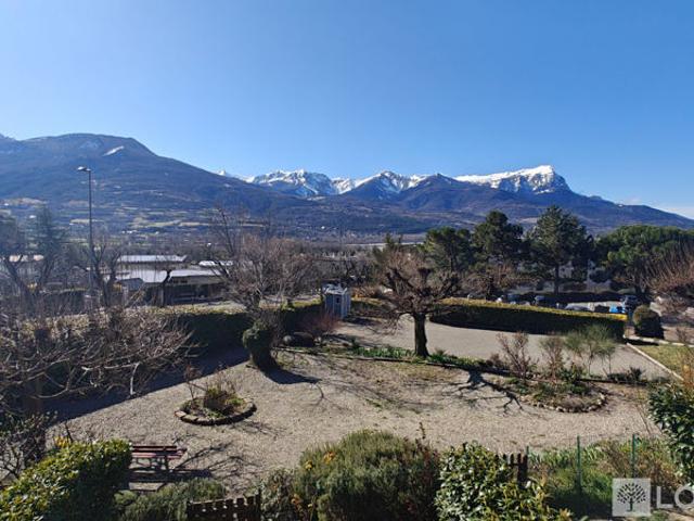 APPARTEMENT TYPE 2 + CAVE + PARKING EMBRUN 2 pièces