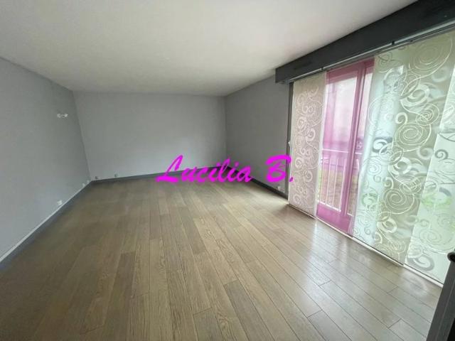 Appartement type 2 avec ascenseur, cave et parking à louer