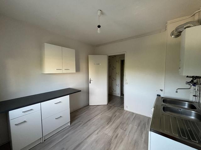 APPARTEMENT TYPE 2 NON MEUBLE SECTEUR CHAUSSEE ST MARTIN