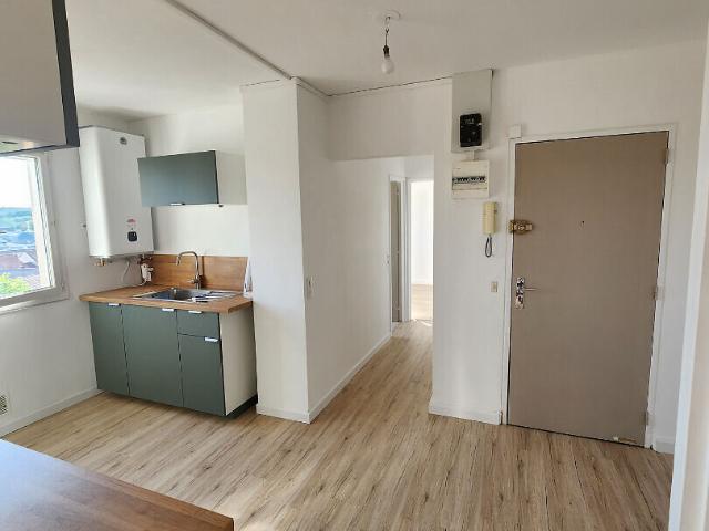 APPARTEMENT TYPE 2 NON MEUBLE SECTEUR COURLANCY