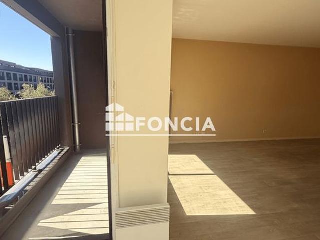 Appartement type 3 avec balcon et parking privatif en sous sol