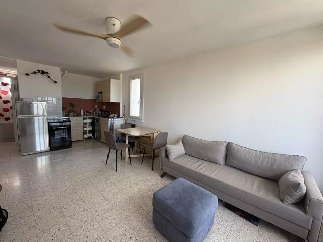Appartement type 3 avec balcon + place de parking résidence sécurisée