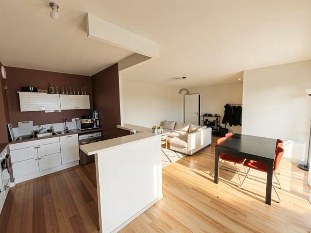 Appartement type 3 avec grande terrasse, garage et cave