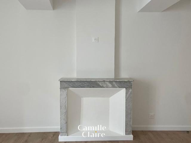 Appartement type 3 dans petit immeuble refait entièrement da