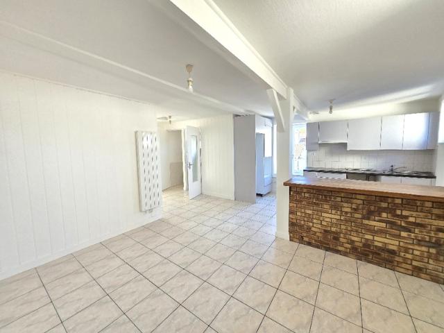 Appartement type 3 de 52 m2 hab. centre village CHAPONOST