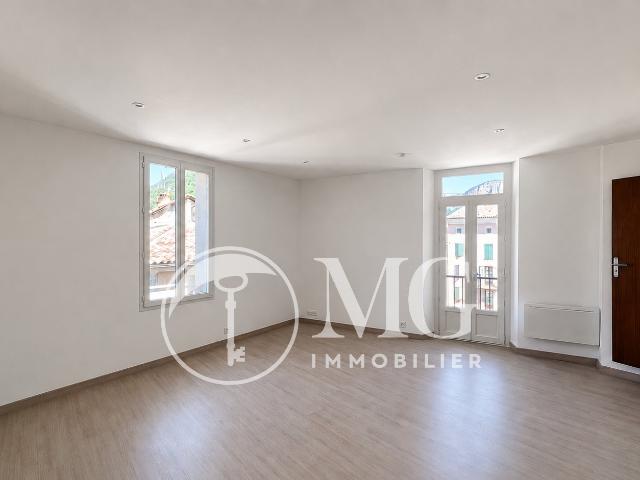 APPARTEMENT TYPE 3 ENTIÈREMENT RÉNOVÉ AVEC VUE DÉGAGÉE
