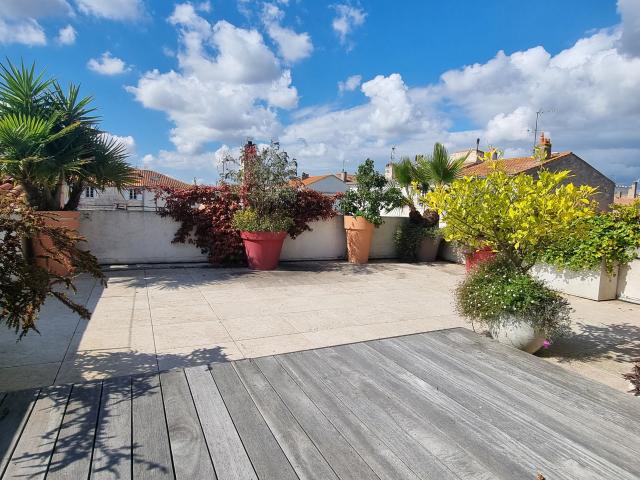 APPARTEMENT Type 3 LUMINEUX avec SPACIEUSE TERRASSE