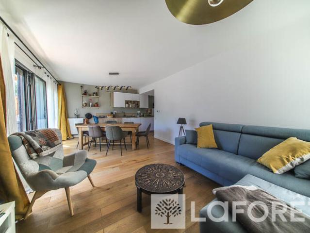 APPARTEMENT TYPE 3 + PARKING PRIVÉ + 2 GARAGES EMBRUN 3 pièces