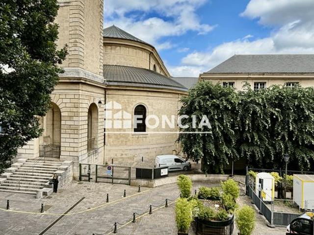 Appartement type 3 pièces de 59 m2 à rénover en plein centre ville