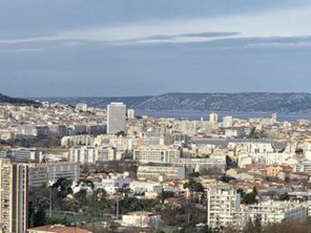 Appartement type 4 de 80 m² avec terrasse balcon + 2 garages