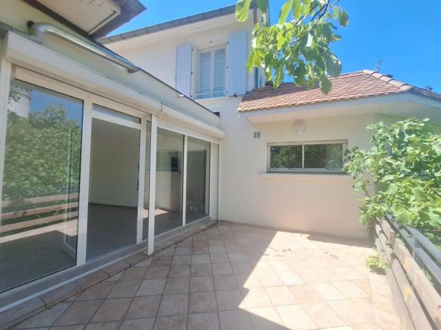 Appartement type 4 de plus de 104 m² avec grande terrasse et jardin