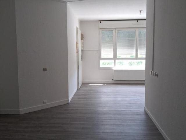 APPARTEMENT TYPE 4 LE STADE ISLE D'ABEAU