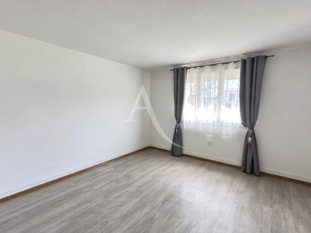APPARTEMENT TYPE 4 REZ DE CHAUSSEE DANS RESIDENCE FERMEE LOGGIA CAVE ET PARKING