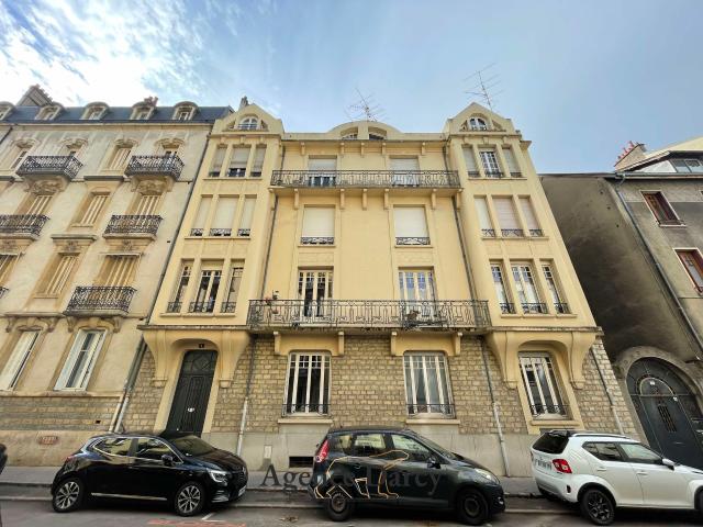 Appartement type 5 à Dijon en rez de jardin quartier Darcy