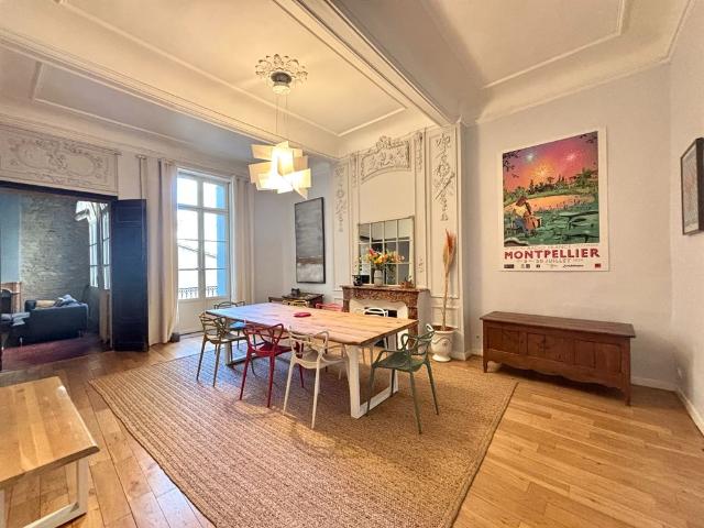 Appartement typique de l'Ecusson au cachet préservé.