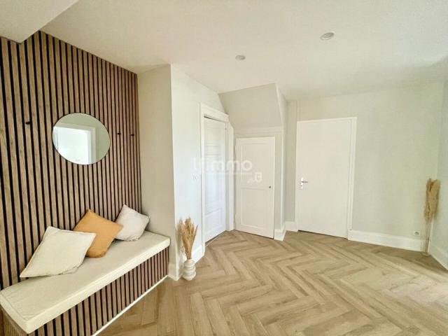 Appartement unique au dernier étage d'une maison de maître