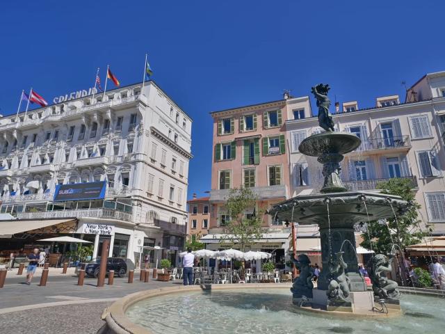 Appartement unique dernier étage face au port et palais des. 76m² Cannes