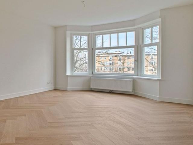 Appartement Van Tuyll van Serooskerkenweg in Amsterdam