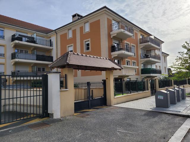 Appartement Vaureal 1 pièce s 24.25 m2 Balcon et Parking