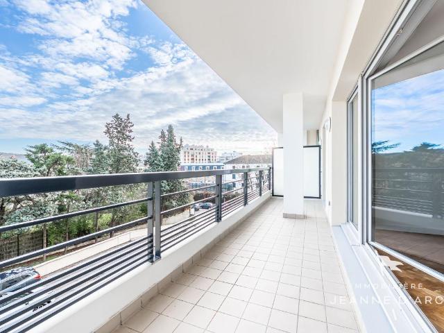 Appartement Versailles – Quartier Montreuil 3 pièces 74,22 m² 2 balcons total de 13,60 m2