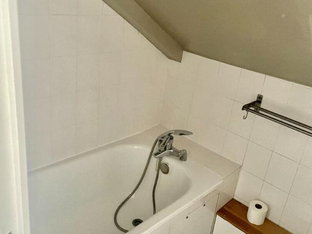 Appartement Versailles 1 pièce 16.68m2 ET 22m2 AU SOL, Versailles
