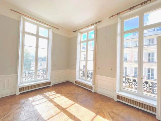 Appartement Versailles 3 pièces 63M2 ET 77m2 AU SOL