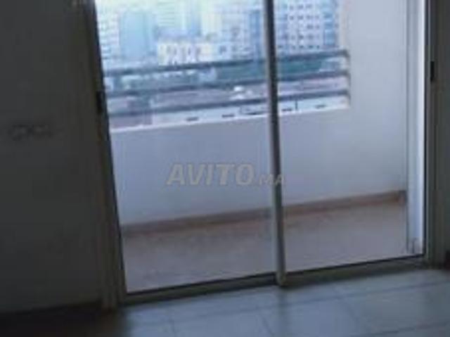 Appartement vide à centre commercial Tachfine