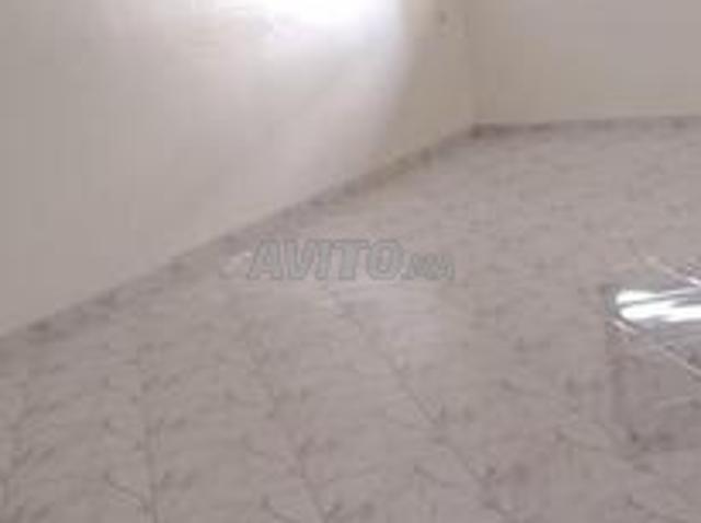 Appartement vide à louer à l'année près du stade et City Club