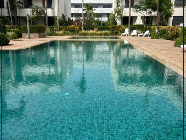 Appartement vide 3 chambres avec jardin Ain Diab
