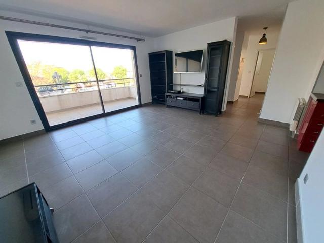 Appartement Villeneuve Les Avignon 3 pièce s 75.21 m2 Garage Terrasse