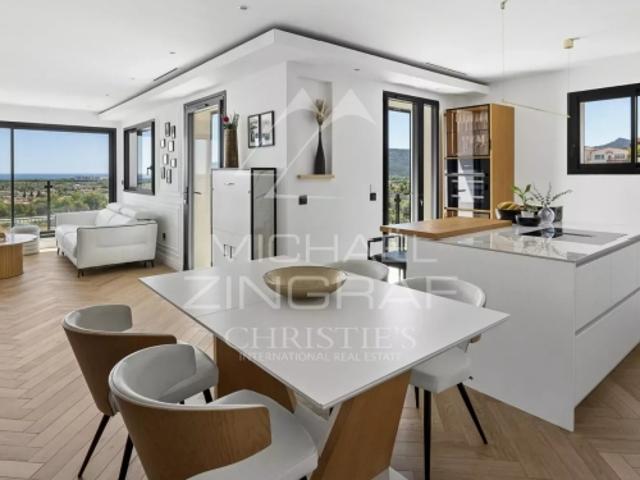 Appartement vue mer au coeur de Mandelieu