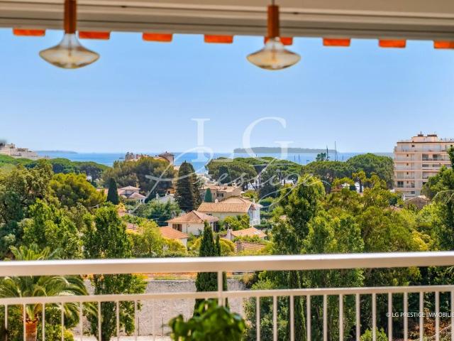 Appartement vue mer avec plage et commerces a pied 58m² Mandelieu la Napoule