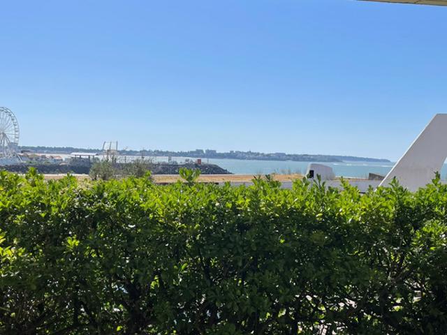 APPARTEMENT VUE MER A RENOVER