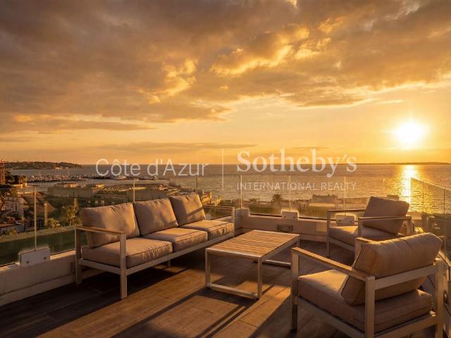 Appartement vue mer panoramique avec toit terrasse à Juan le. 114m² Juan les Pins
