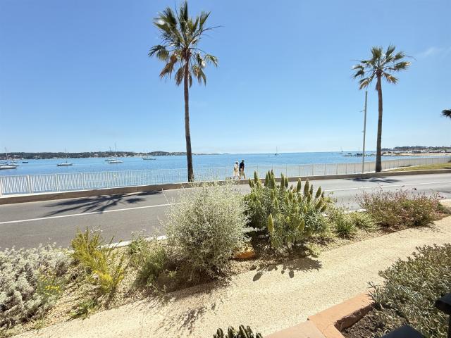 Appartement vue mer Type 3 en rez de jardin avec grande terr. 65m² Bandol
