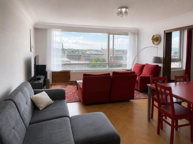 Appartement vue sur Meuse, 8ème étage, libre septembre