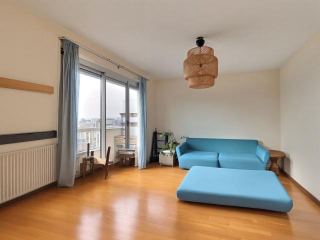 APPARTEMENT VUE SUR PARIS