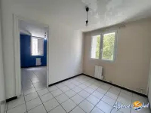 Appartement à Névian Appartement T4 1er étage NEVIAN