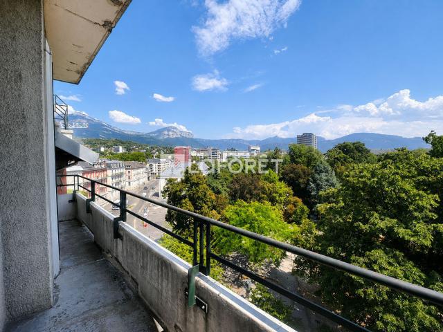 Appartement à Chambéry 73000, 3 pièces, de 82m² à 853 €