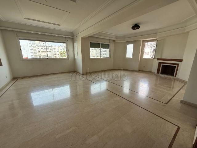 Appartement à l'achat à Triangle d'Or. 3 belles chambres. Fenêtres double vitrage et chauffage central