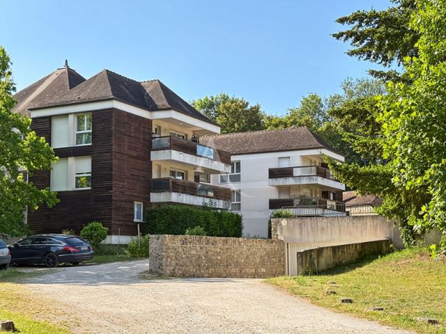Appartement à Lardy avec balcon, cave et parking