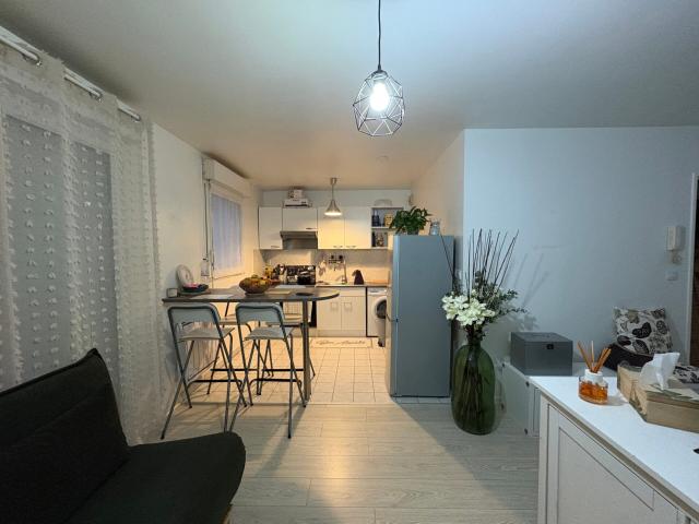 Appartement À Louer au rez de chaussée Meublé + place de parking privative Disponible fin septembre