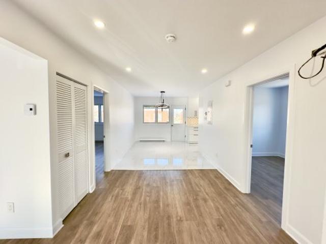 Appartement à Louer Av d'Argenton, Anjou Montréal 9 photos | Logis Québec