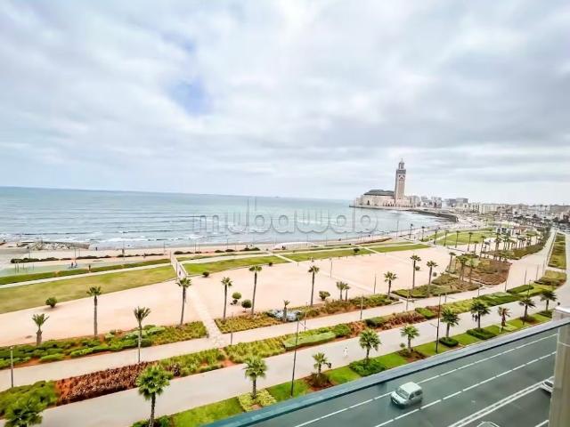 Appartement à louer avec vue sur mer et mosquée