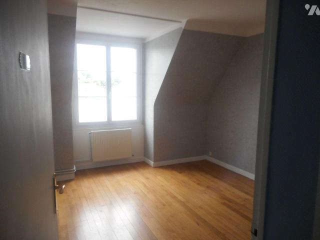 Appartement à louer à Condé en Normandie, €
