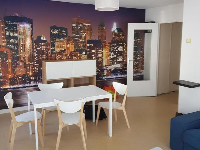 Appartement à louer à Caen, Normandie, €